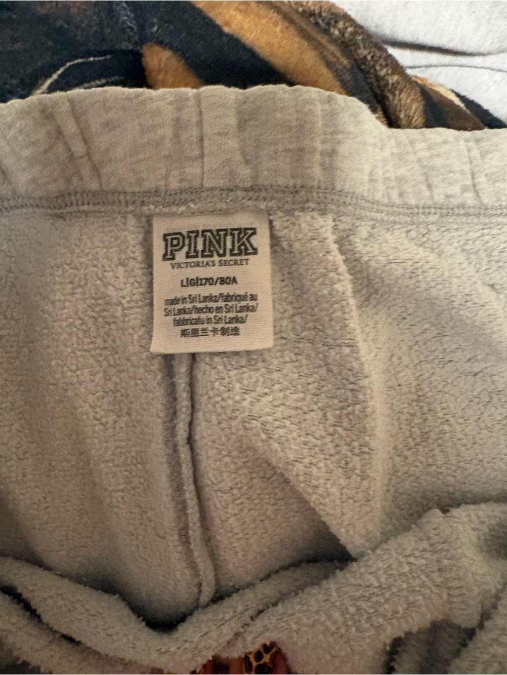 PINK Victoria's Secret Light Gray Fleece Sweatpants - Picture 4 of 4